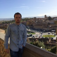 Clases de Artes Marciales y Natación.